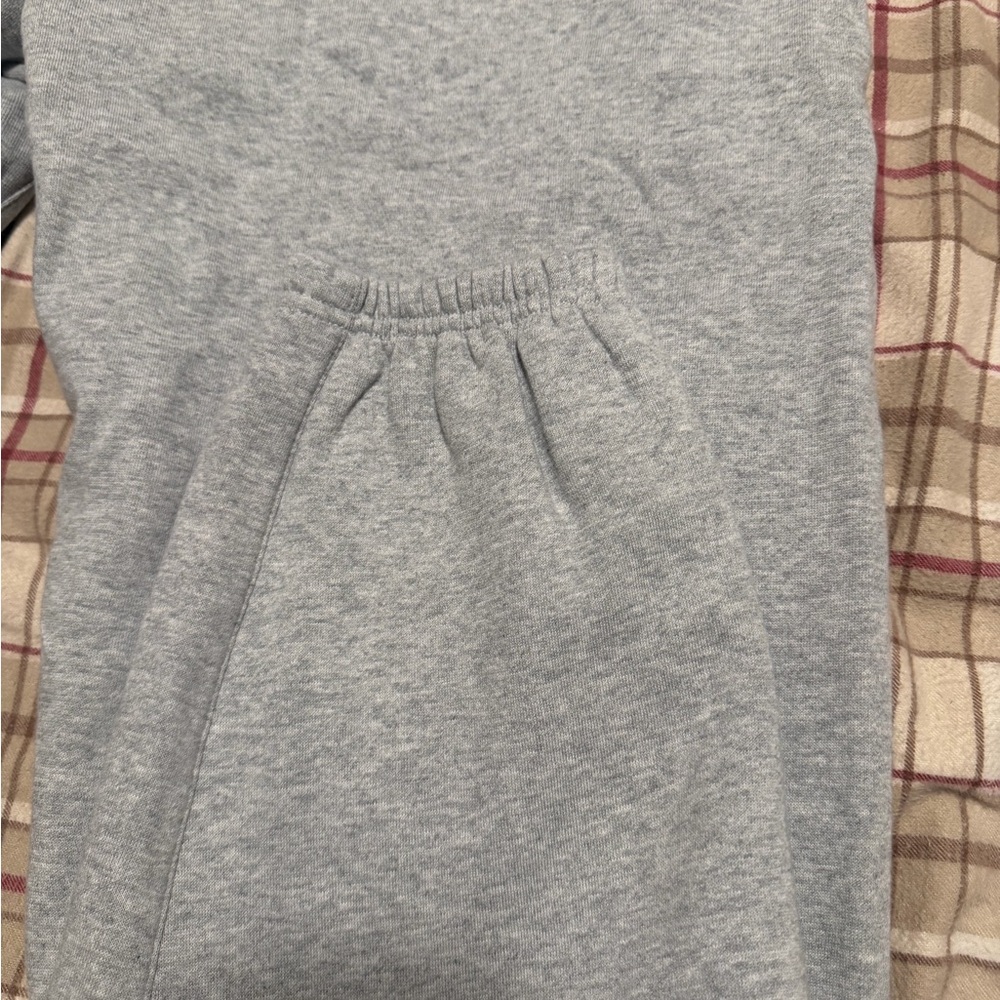 Essentials Sweatpants - Picture 4 of 11